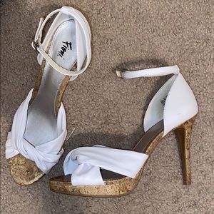 Fioni white and cork heels